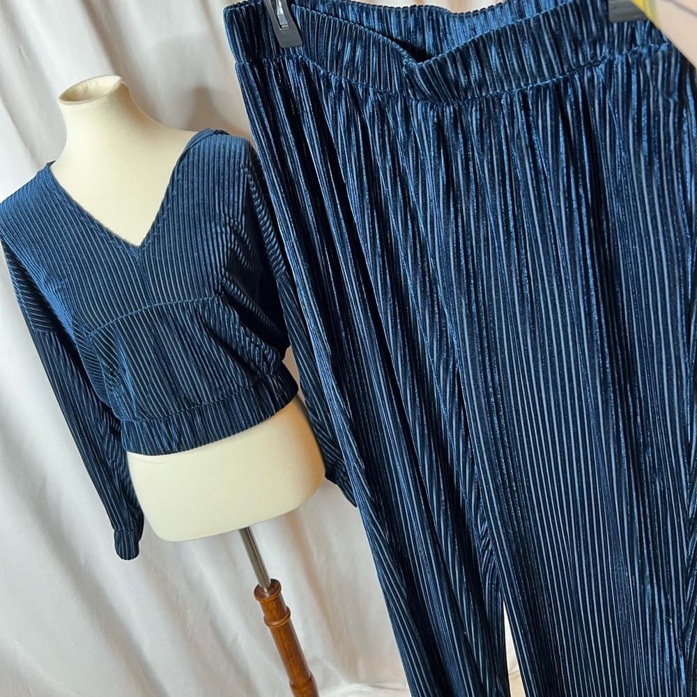⸻

VENUS Navy Blue Pleated Velvet Lounge Set | Top & Pants | Both Size Large